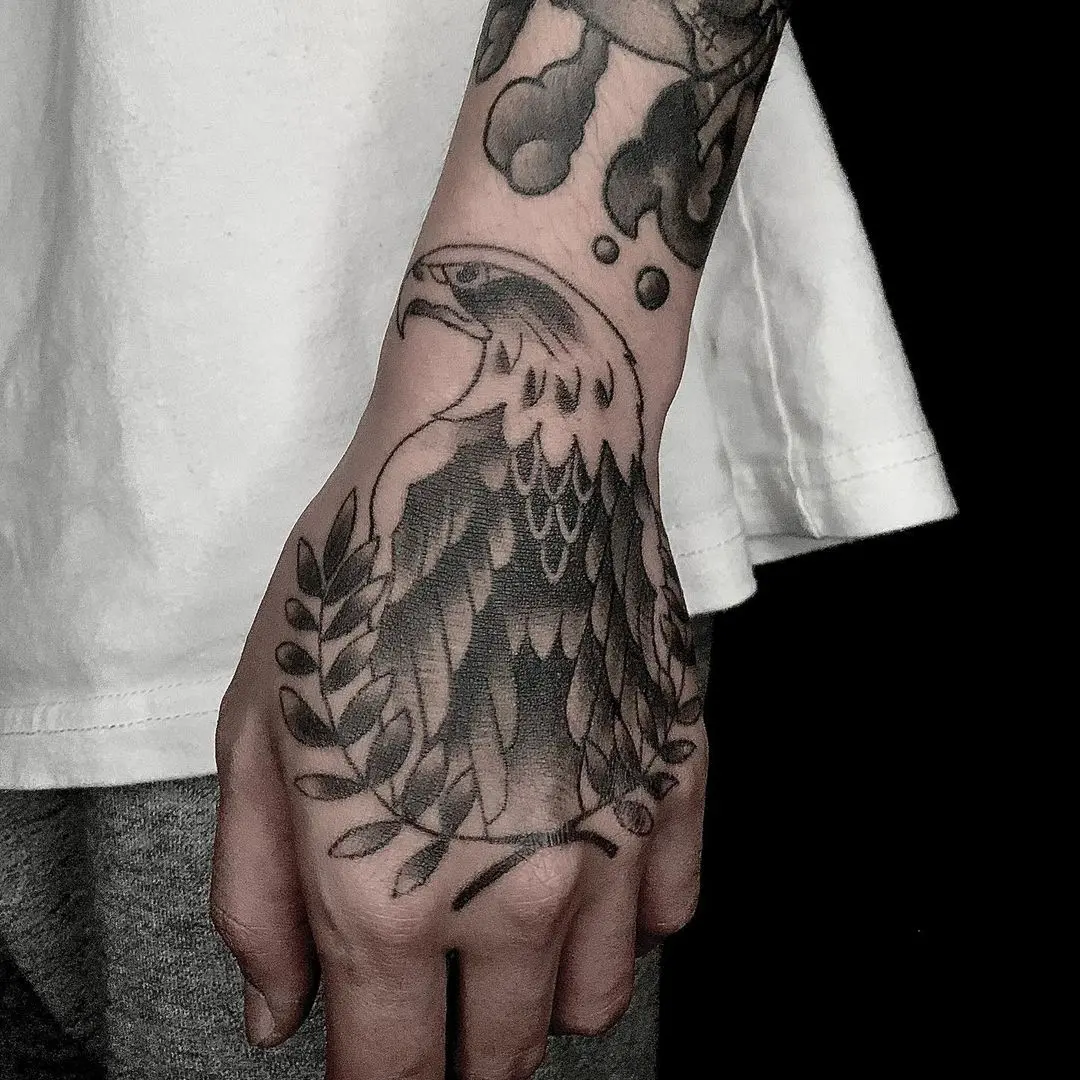 Incredible Tattoo Galleries 4 唐馗紋藝 𝐉𝐔𝐍 2021.03.19 |鷹|healed| 🦅復原 . . . . eagletattoo blackwork oldschool oldschooltattoo bl