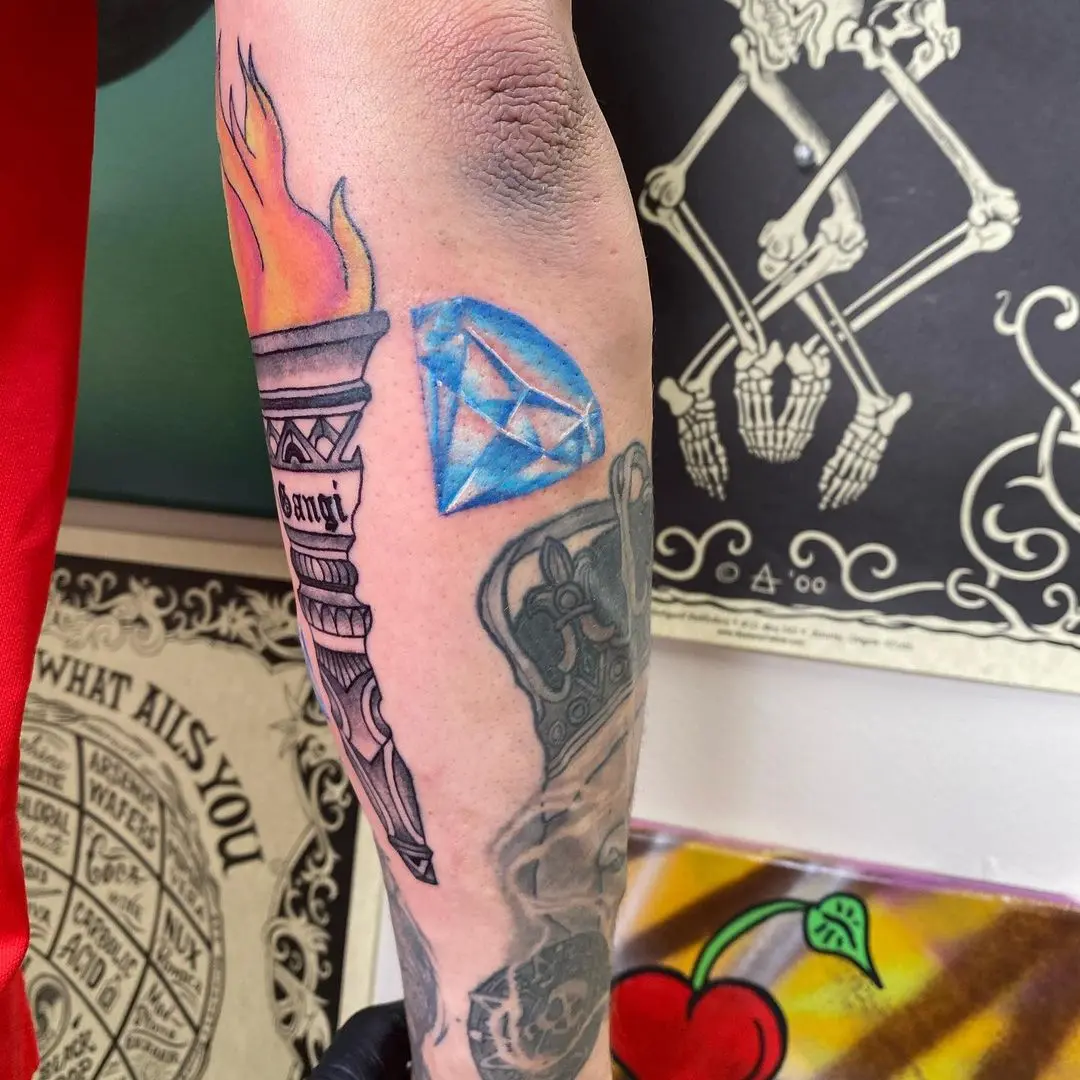 Galerías de Tatuajes Increíbles 9 Alex Lescallett 2021.03.03 2 of 5 Fire and Ice🔥💎 Messed around with color for this fun piece on the homie @the