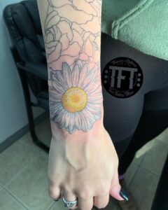 66 Tatuajes de Margaritas Hermosos 6 flor de margarita