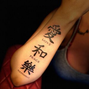 tatuaje letras chinas