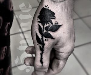 tatuaje de rosas negras