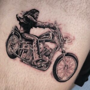 Tatuajes de motocicletas: Arte y velocidad bajo la piel 9 tatuajes de motocicletas