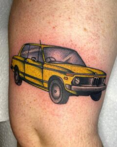 Tatuajes de coches: la última tendencia en arte corporal 10 tatuajes de coches