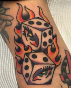 Tatuajes de Dados: Significados y Diseños Únicos 2 tatuajes de dados