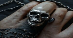 Anillos Góticos de Calavera: Simbolismo y Estilo en la Moda Alternativa