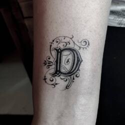 90 Tatuajes Con Iniciales de Varias Tipografías 4 3968563626