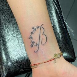 90 Tatuajes Con Iniciales de Varias Tipografías 8 1315025168