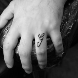 90 Tatuajes Con Iniciales de Varias Tipografías 9 706672758