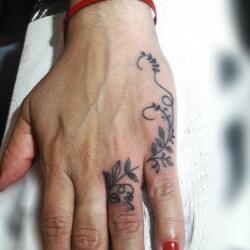 57 Tatuajes de Enredaderas Maravillosos 7 3577274228