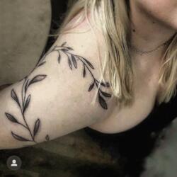 57 Tatuajes de Enredaderas Maravillosos 11 1734672317