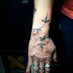 57 Tatuajes de Enredaderas Maravillosos 19 2193022450