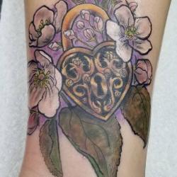 tatuaje flor de manzano
